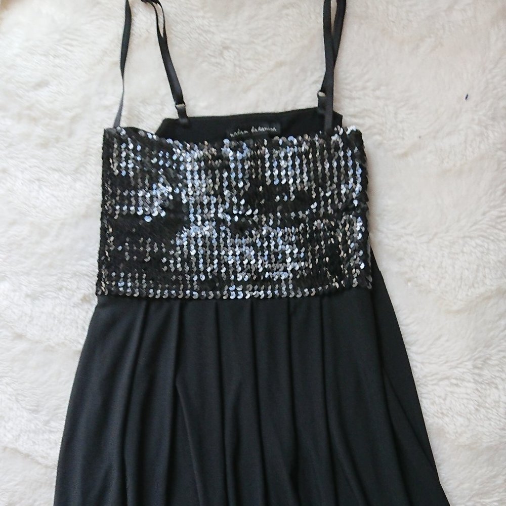 Black Sequin flare top (Urban Behavior) M